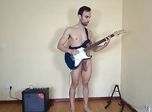 TOCO la GUITARRA completamente DESNUDO ????????????