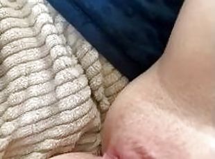 clitoris, masturbare-masturbation, orgasm, pisandu-se, tasnit, amatori, bunaciuni, solo