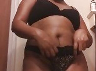 Big Booty Ebony Twerks After Shower