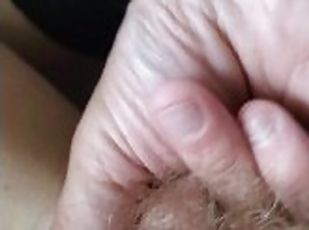 He fingers her until she Squirts