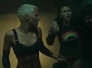 Kristen Stewart. Jessica Henwick - Underwater