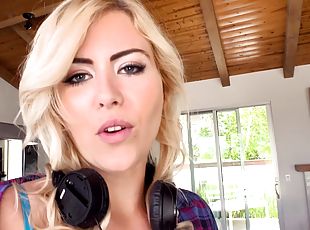 Blonde bimbo Summer Day fucks passionately on the couch