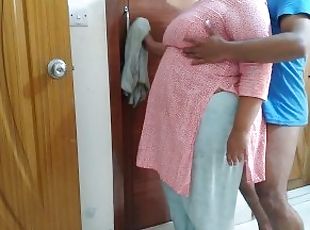 Sasur apni beta ki pati ke sath chudai majboor (Father-in-law fucked while cleaning home) Huge cum