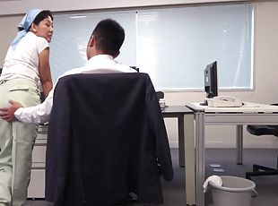 CD2302-Sexually harassing the cleaning lady in the office alone and having her suck the cock