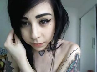 Spicy tattooed teen shows her puss