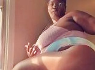 cul, gros-nichons, grosse, masturbation, amateur, ébène, black, belle-femme-ronde, joufflue, bout-a-bout