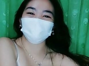 Si Gadis Cantik Virly Lepas Beha Remas Susu di MangoLive